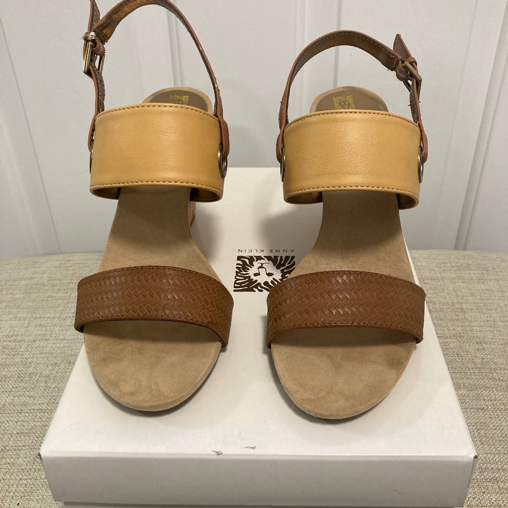 Anne Klein women’s platform sandal size 8.5
